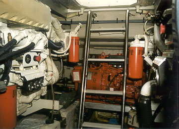 Sea Ray 50 - Engine room