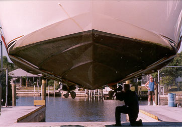 Broad bow hull bottom