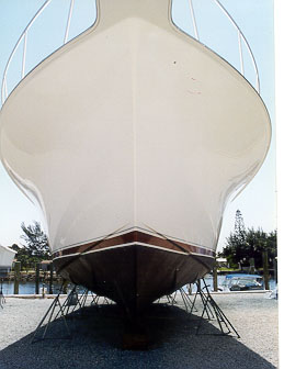 Narrow bow hull bottom